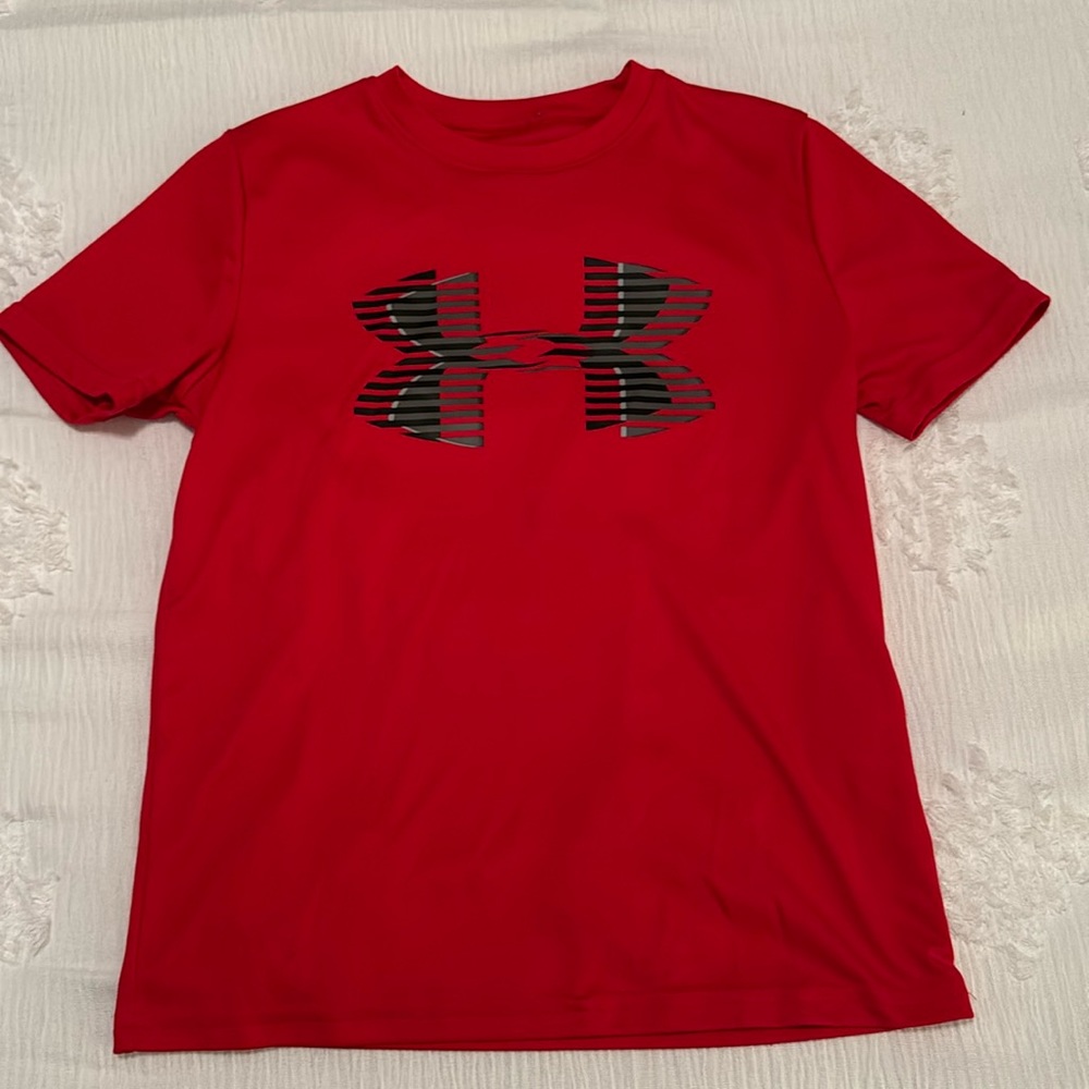 Under Armour Boys Size Youth Small T-shirt